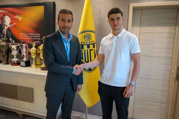 Ankaragücü 3 futbolcuyu daha profesyonel yaptı - Resim : 3