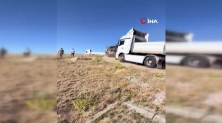 Ankara-Aksaray arasında yolda kalan yüklü tıra TSK'nın tankı yardım etti