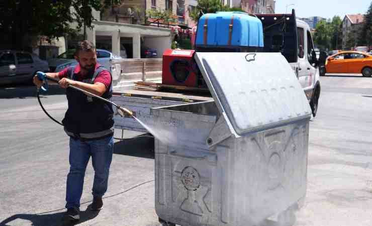 Keçiören Belediyesi haşerelerle ve sineklerle mücadele ediyor