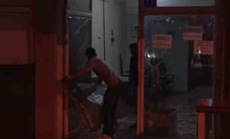 Keçiören'de sahibiyle tartıştıkları dükkana silahla ateş açtılar