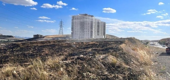 Yenimahalle'de ekili arazide yangın: Kontrol altına alındı