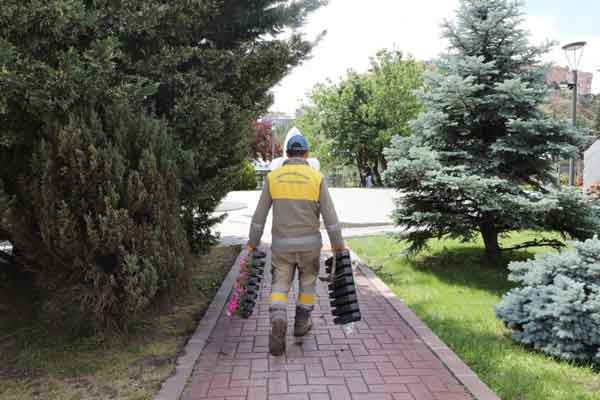 Keçiören Belediyesi'nden parklara estetik dokunuş