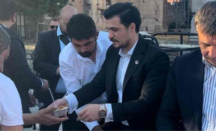 BBP Ankara İl Başkanlığı Hacı Bayram Veli Camii'nde aşure dağıttı