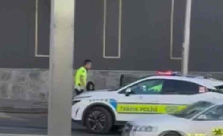 Çankaya'da trafik kazasına karışan şahıs, polisin silahını almaya çalıştı