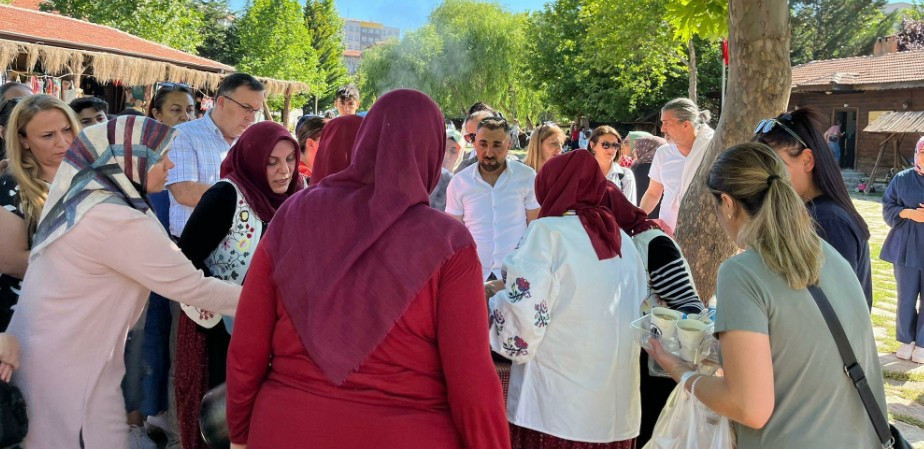 Altındağ Belediyesi'nin aşure kazanı Altınköy’de kaynadı! - Resim : 3