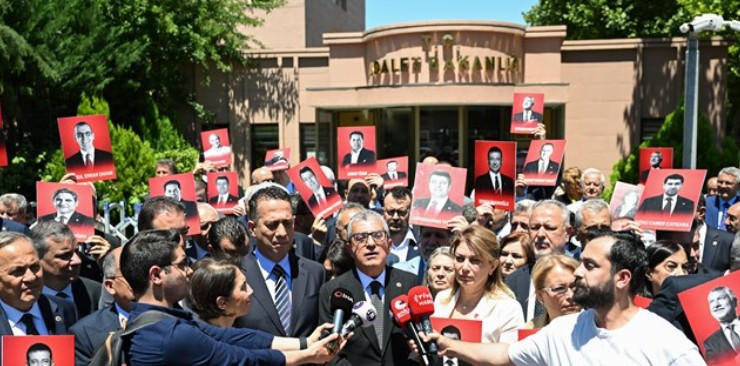CHP'den ses getiren yürüyüş: Vekiller TBMM'den Adalet Bakanlığı'na yürüdü