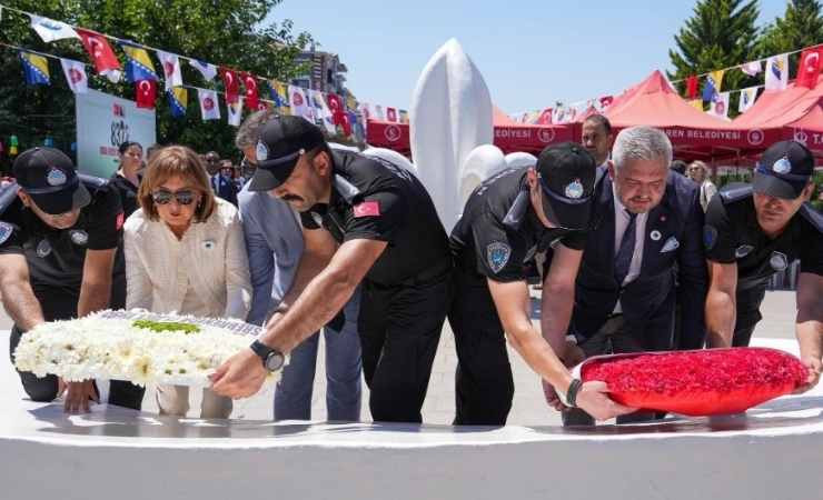 Keçiören Belediyesi düzenlenen törenle Srebrenitsa şehitlerini andı!