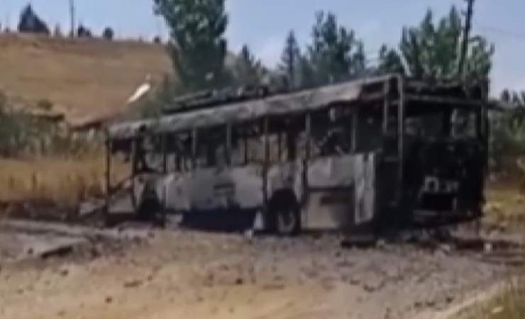 Pursaklar'da belediye otobüsü çıkan yangınla kullanılamaz hale geldi