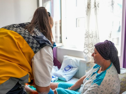 Etimesgut Belediyesi'nden ihtiyaç sahiplerine ücretsiz evde bakım hizmeti