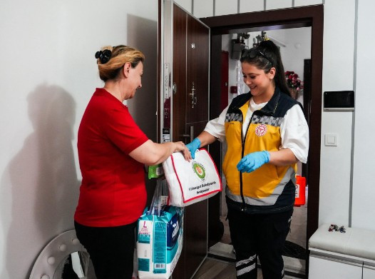 Etimesgut Belediyesi'nden ihtiyaç sahiplerine ücretsiz evde bakım hizmeti - Resim : 2