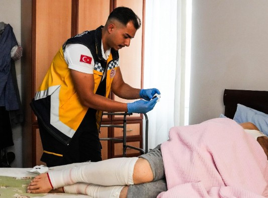 Etimesgut Belediyesi'nden ihtiyaç sahiplerine ücretsiz evde bakım hizmeti - Resim : 3
