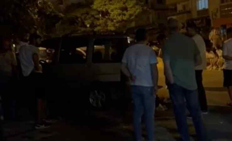 Sincan'da hafif ticari araç bahçe duvarına çarptı 1 kişi yaralandı