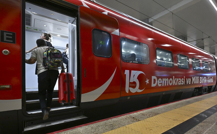 Ankara–İstanbul ve Ankara-Konya arasında 15 Temmuz Demokrasi Treni seferlerine başladı!