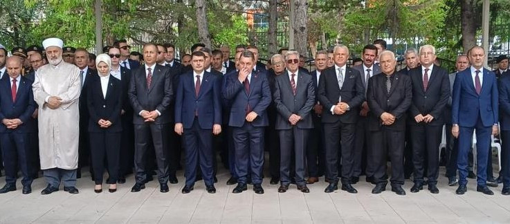 Bakan Göktaş ve Yerlikaya 15 Temmuz Şehitliğindeki anma törenine katıldı - Resim : 3