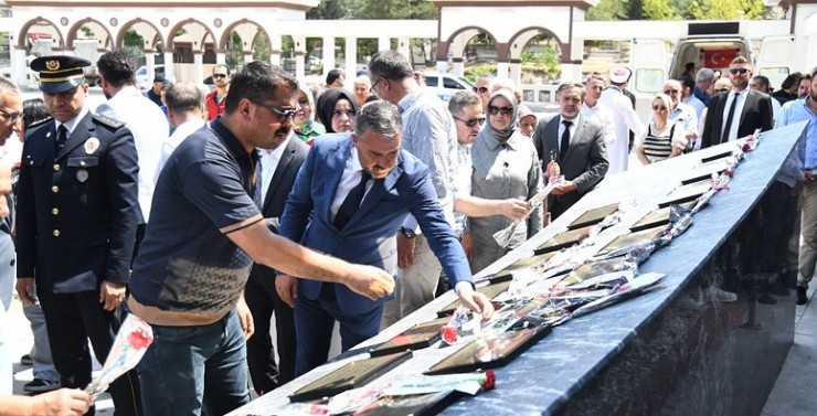 Pursaklar Belediye Başkanı Çetin, 15 Temmuz anma programına katıldı - Resim : 2