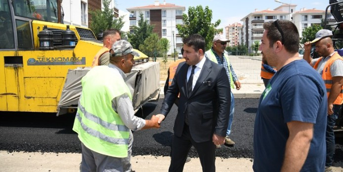 Kahramankazan'da TOKİ bölgesinde sıcak asfalt çalışması başladı
