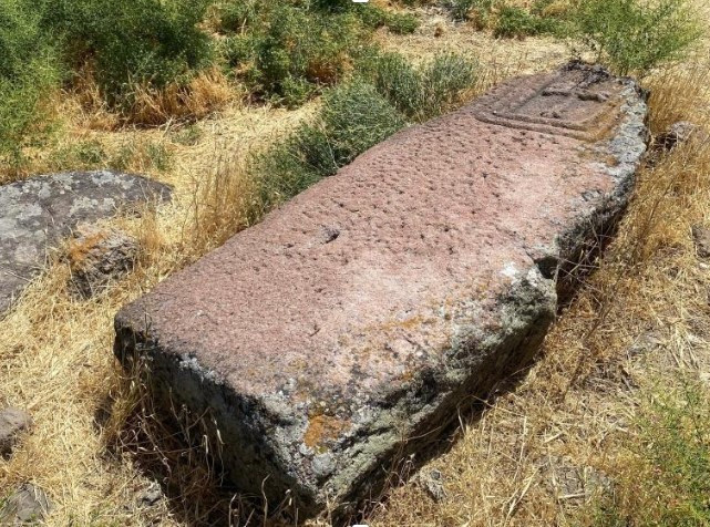 Sincan'daki tarihi mezarlığa defineciler dadandı! - Resim : 2