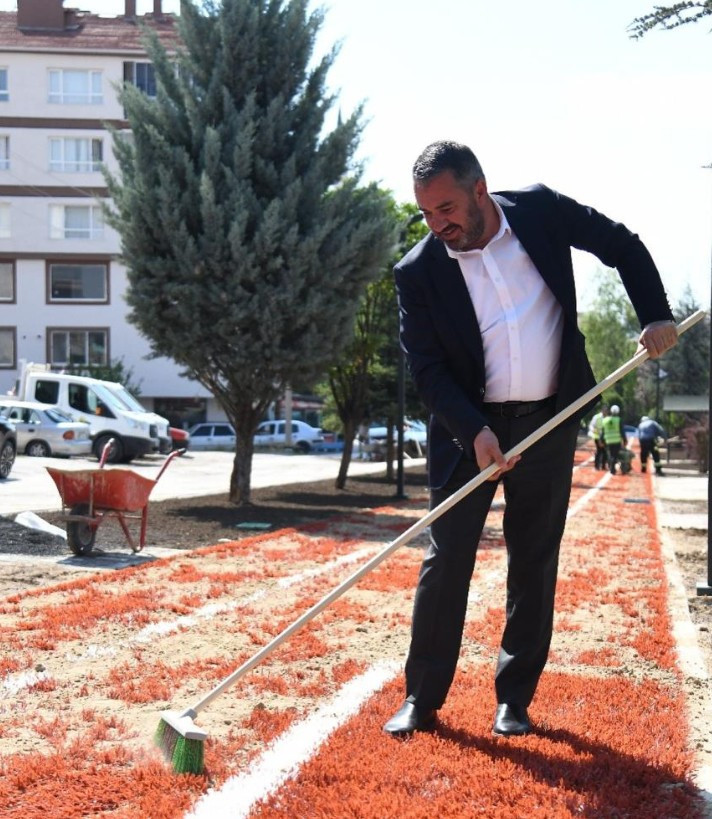 Pursaklar Belediyesi ilçede deforme olan parklara el atıyor!