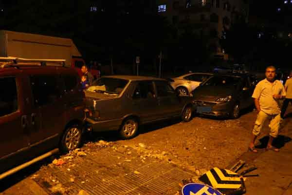 Keçiören'de sel sularına kapılarak hasar gören araçlar görüntülendi - Resim : 2