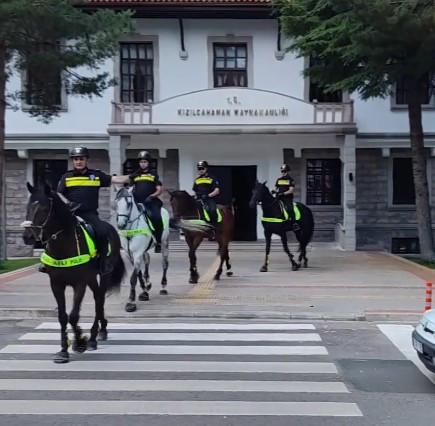 Kızılcahamam'da atlı polisler dikkat çekti