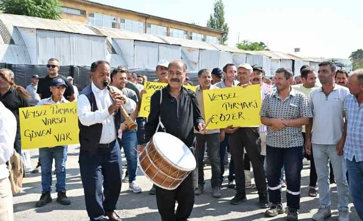 Altındağ Belediye Başkanı Veysel Tiryaki belediye işçilerine yapılan zammı açıkladı