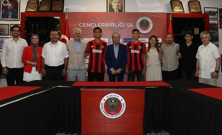 Gençlerbirliği 2 genç futbolcuyla profesyonel sözleşme imzaladı
