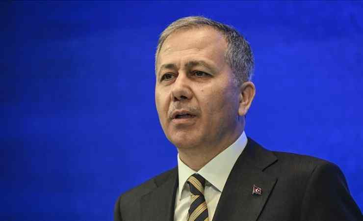 Kırmızı bültenle aranan 8 kişi yakalanarak Türkiye'ye getirildi!