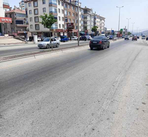 Keçiören'de kamyonun çarptığı otomobilin sürüklendiği kaza kamerada - Resim : 2