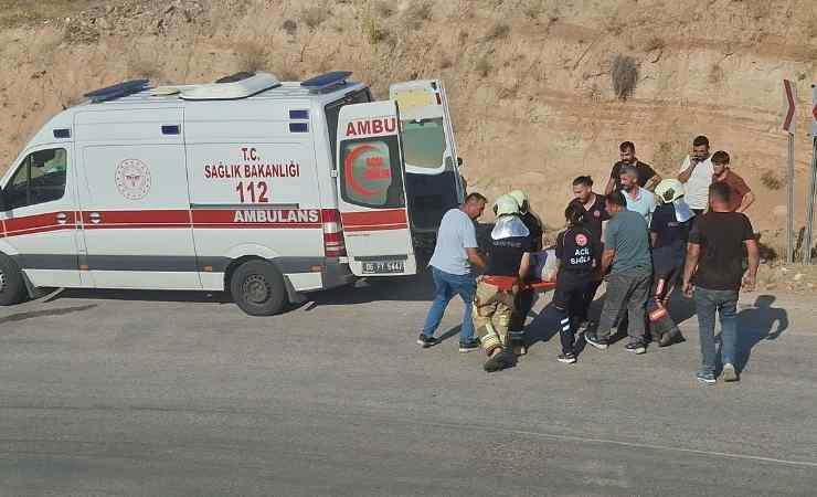Beypazarı'nda devrilen kamyonda sürücü yaralandı
