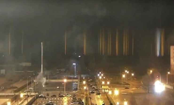 Ukrayna'da Zaporijya Nükleer Santrali top atışlarıyla vuruldu
