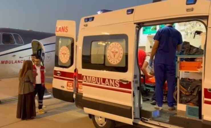 Hasta bebek ambulans uçakla Ağrı'dan Ankara'ya getirildi