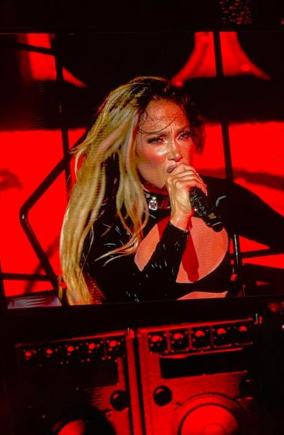 Jennifer Lopez, İstanbul'da sahne şovu ile büyüledi! - Resim : 2