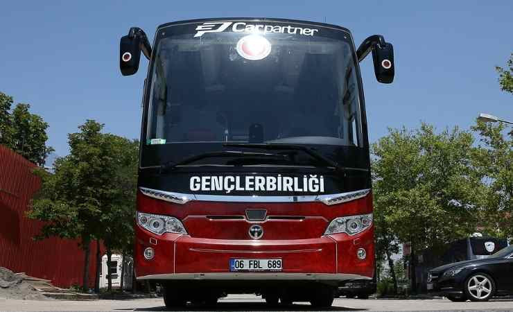 Gençlerbirliği'nin yeni takım otobüsü için teslim töreni yapıldı