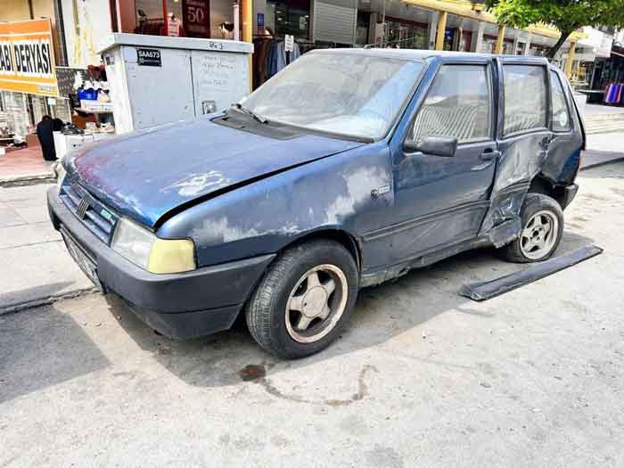 Mamak'ta trafik kazası: Minibüs park halindeki 4 otomobile çarptı - Resim : 2