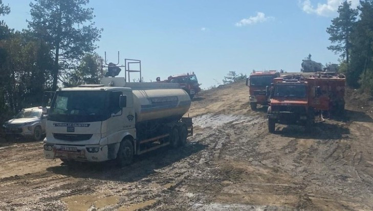 Pursaklar Belediyesi ekipleri Karabük'te yangın söndürme çalışmalarına destek veriyor