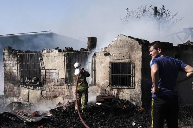 Yenimahalle Hurdacılar Sanayi Sitesi'ndeki yangın kontrol altına alındı - Resim : 3