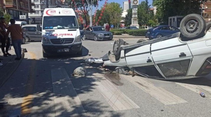 Kahramankazan'da takla atan araçtaki sürücü, emniyet kemeri sayesinde yara almadan kurtuldu!