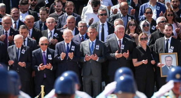 Eski bakan için TBMM'de cenaze töreni düzenlendi