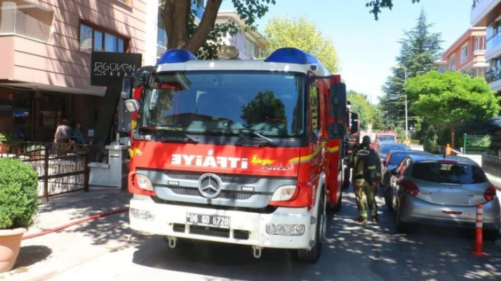 Çankaya'da 3 katlı binanın bodrum katında yangın çıktı