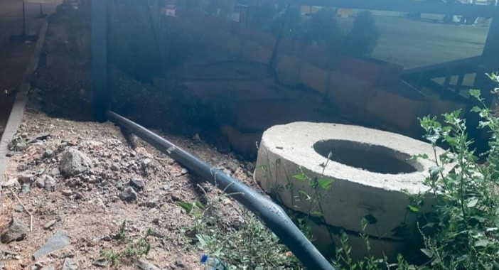 Sincan'da direksiyon hakimiyetini kaybeden sürücü yıkamacıya uçtu: 3 yaralı