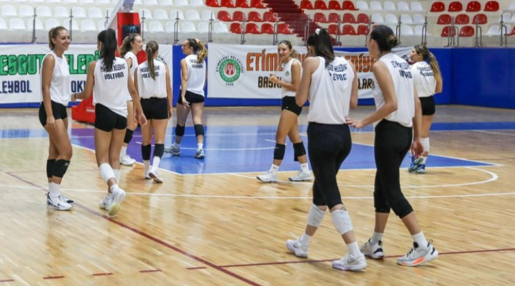 Etimesgut Belediyesi Gelişim Spor Kulübü Voleybol A Takımı çalışmalara başladı