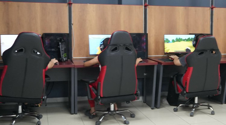 Keçiören Belediyesi'nden özel gereksinimli çocuklara teknoloji etkinliği! - Resim : 3