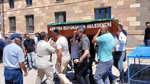 Çankaya'da gölde boğulan kuzenini kurtarmaya çalışırken vefat eden adam defnedildi