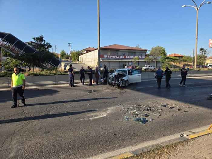 Elmadağ'da otomobil otobüse çarptı: 2 kişi yaralandı!