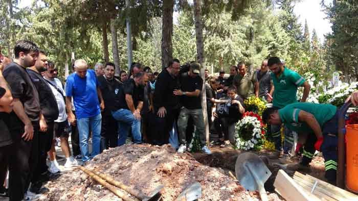Ankara'da vefat eden ‘Jrokez' lakaplı yayıncı Oğuzhan Dalgakıran toprağa verildi - Resim : 4