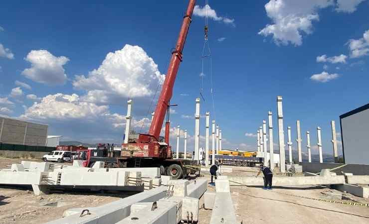 Kahramankazan'da iş kazasında genç işçi beton kolonun altında kaldı
