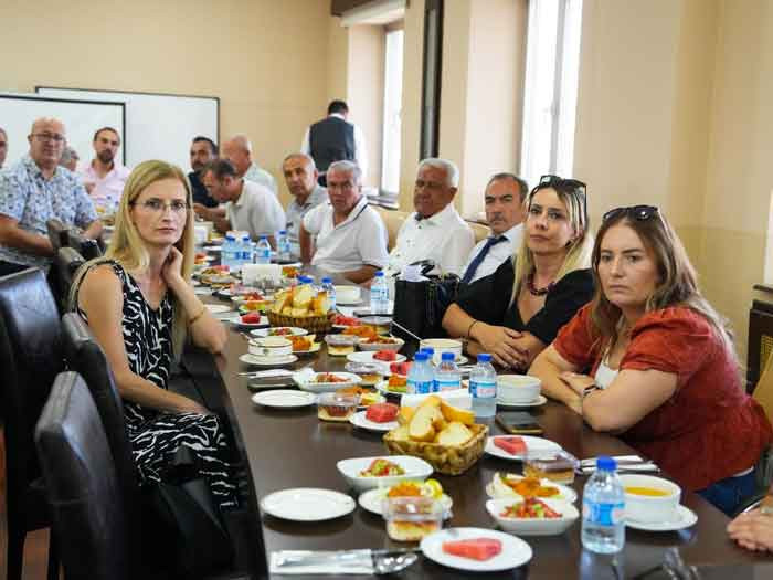 Başkan Yardımcısı Keyvan, Etimesgutlu muhtarlarla bir araya geldi