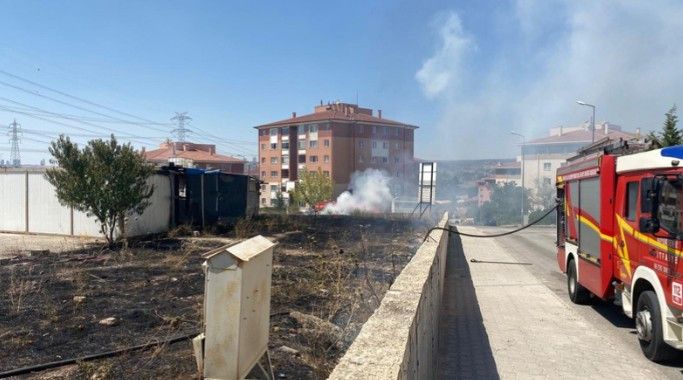 Gölbaşı'nda inşaat alanında çıkan yangın itfaiye ekipleri tarafından söndürüldü