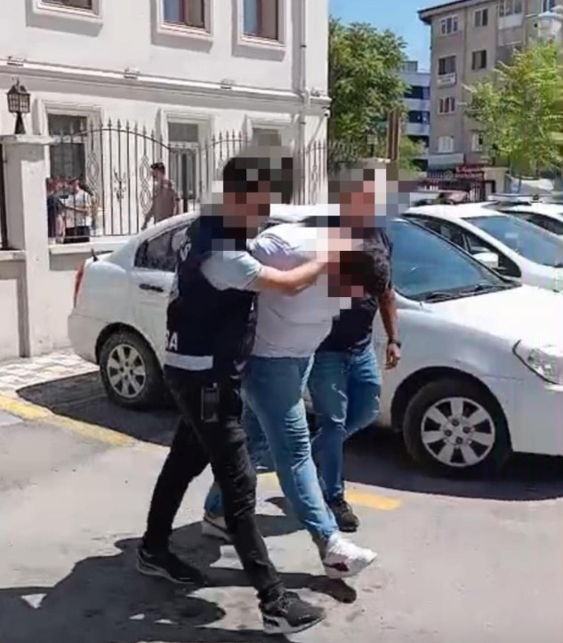 Sincan'da araç içinde havai fişek ateşleyen şahsa 27 bin TL para cezası kesildi