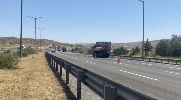 Ankara-Bolu Otoyolu'nda metenol yüklü tanker kaza yaptı: Uzun araç kuyrukları oluştu